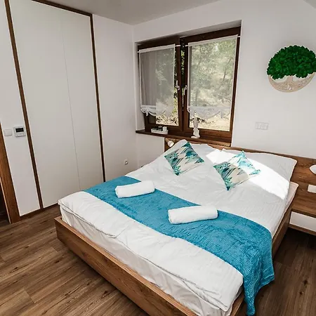 Nad Stawami アパート Ujanowice