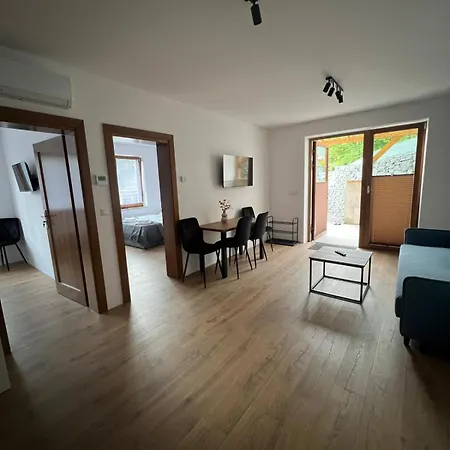 Nad Stawami דירה Ujanowice