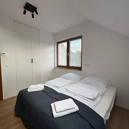 Nad Stawami アパート *